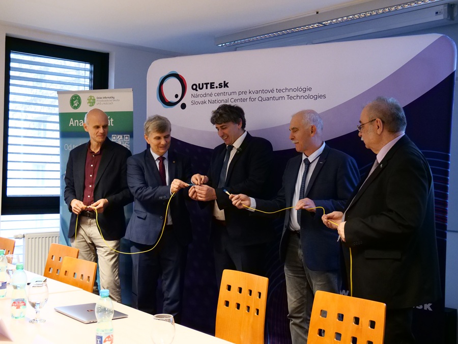 Symbolické otvorenie kvantovej linky